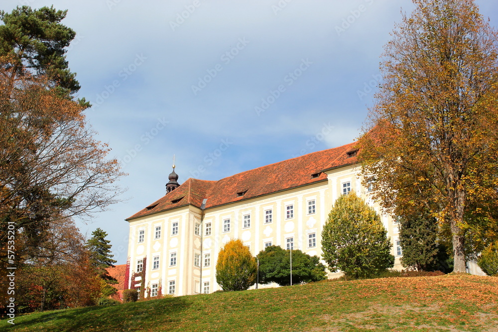 Schloss Piber in der Weststeiermark im Herbst