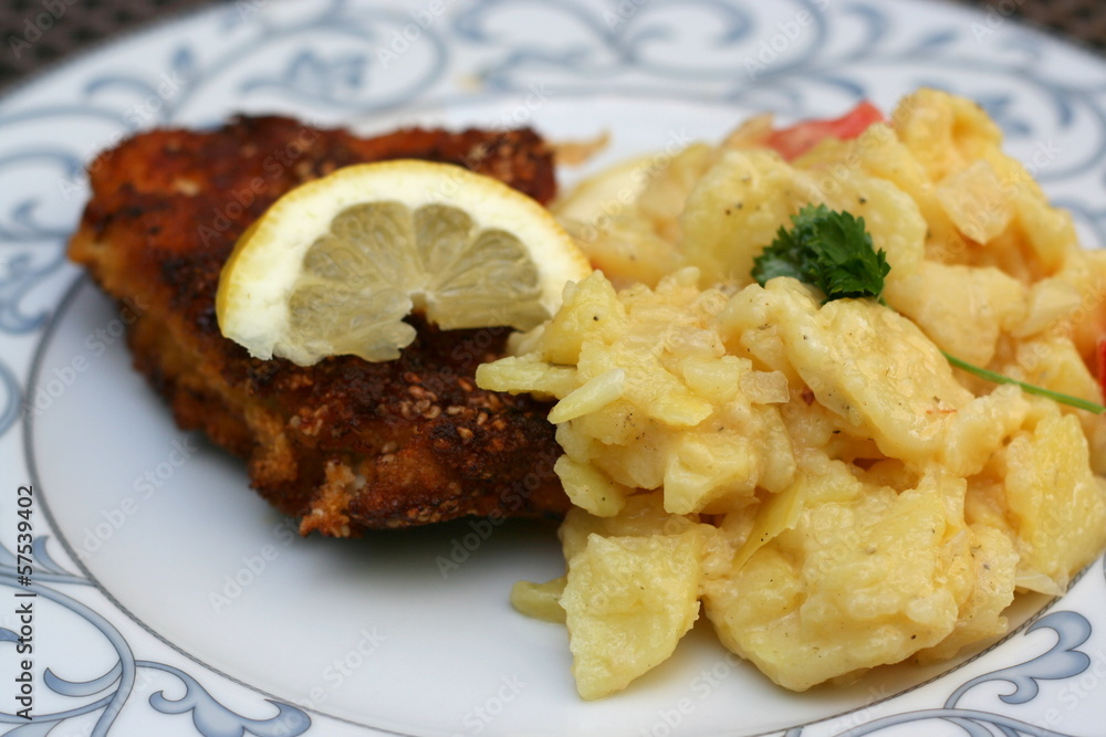 Schnitzel mit Kartoffelsalat Schnitzel mit Kartoffelsalat