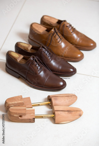 Brown men's shoes and shoe stratchers