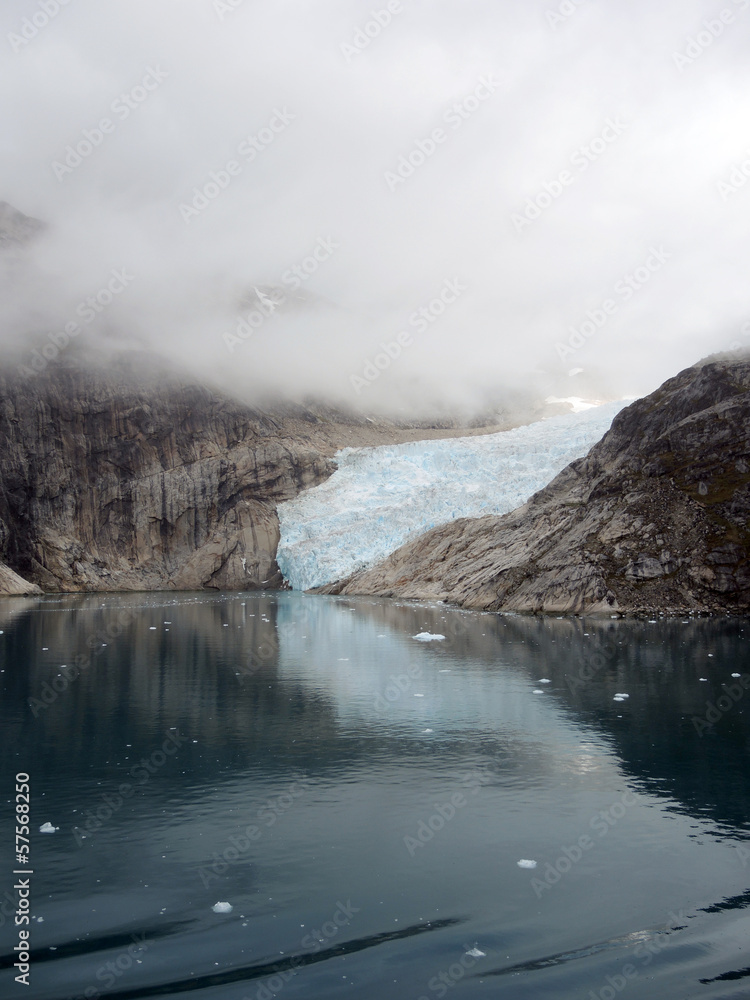 Gletscher, der in den Prinz-Christian-Sund rutscht, Grönland