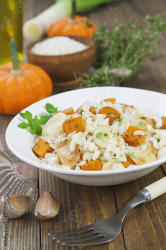 Risotto with chicken, pumpkin and leek