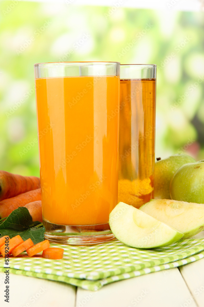 Fototapeta premium Glasses of juice, apples and carrots