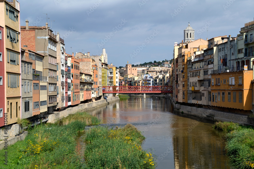 Vista de la ciudad de Girona desde uno de los puentes
