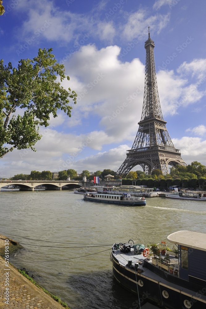 Naklejka premium Wieża Eiffla