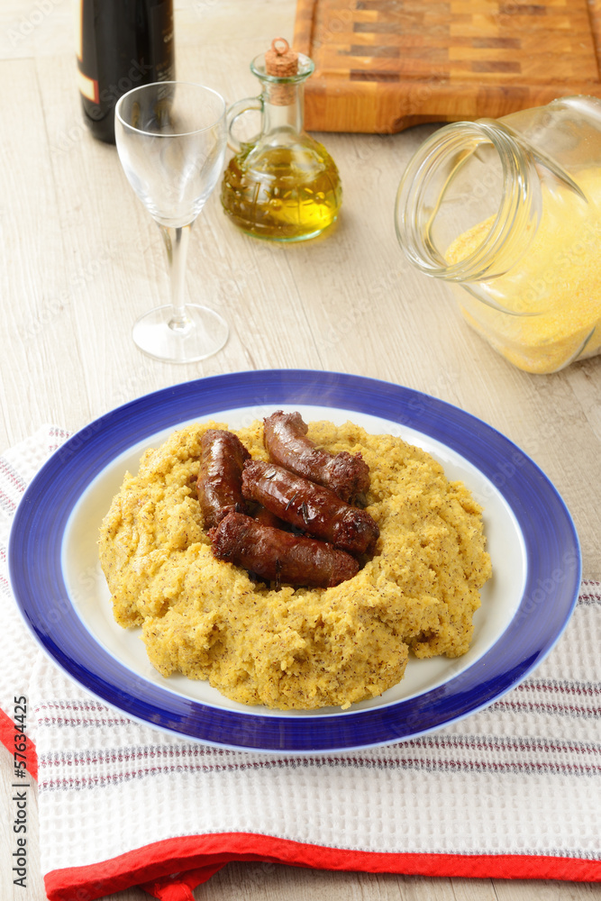 Salsiccia con polenta Salsiccia con polenta