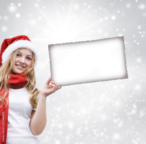 Mädchen mit Weihnachtskarte