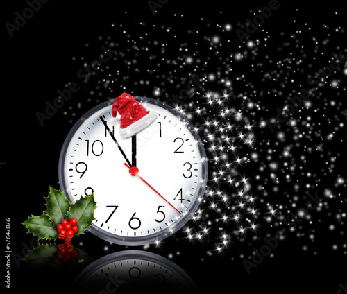Weihnachtsuhr vor Schwarzem Hintergrund