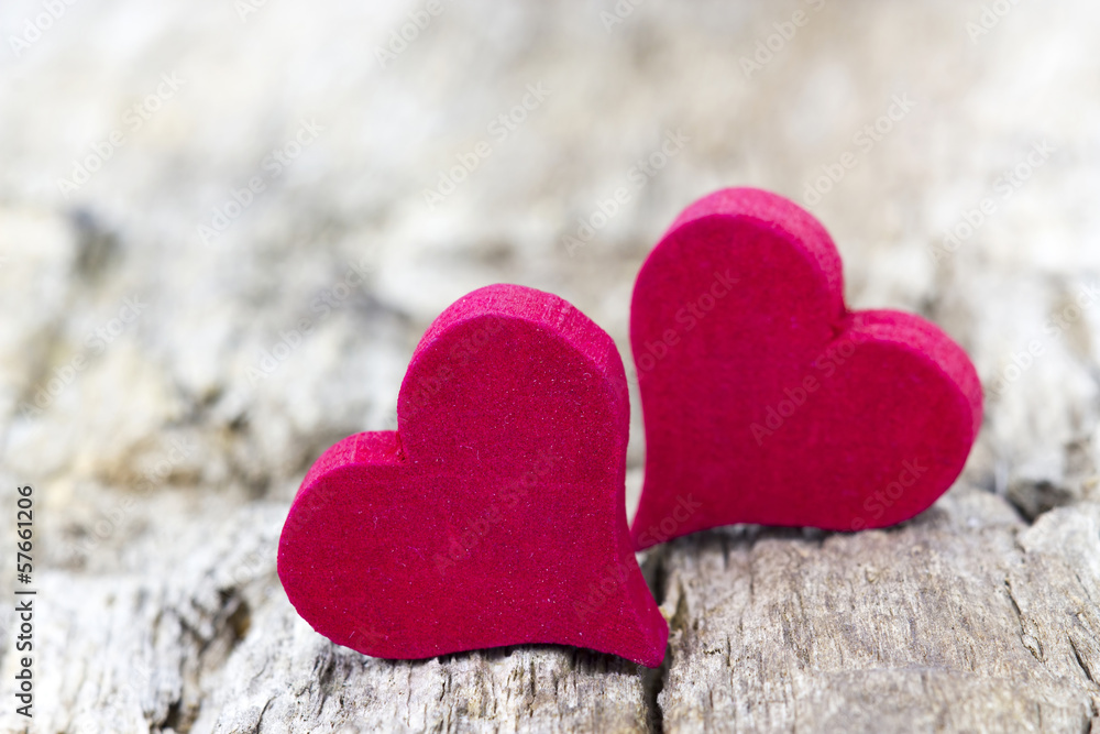 Obraz premium two red hearts on wooden background