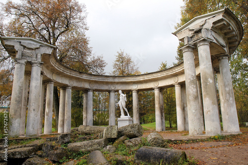 Fotografie, Tablou The Apollo Colonnade in Pavlovsk Park, Russia