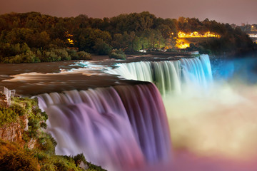 Sierkussen Foto van de dag Niagara watervallen verlicht bij nacht  © fototehnik