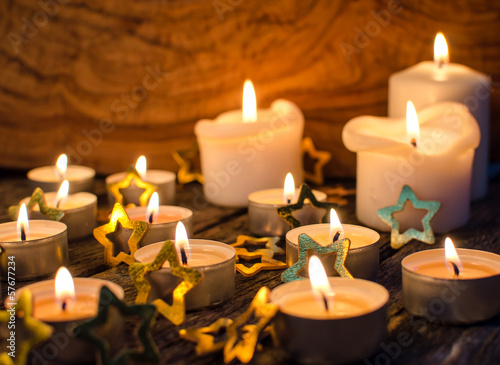 Wallpaper Mural Frohe Weihnachten: Stimmungsvolle Kerzenlichter Torontodigital.ca