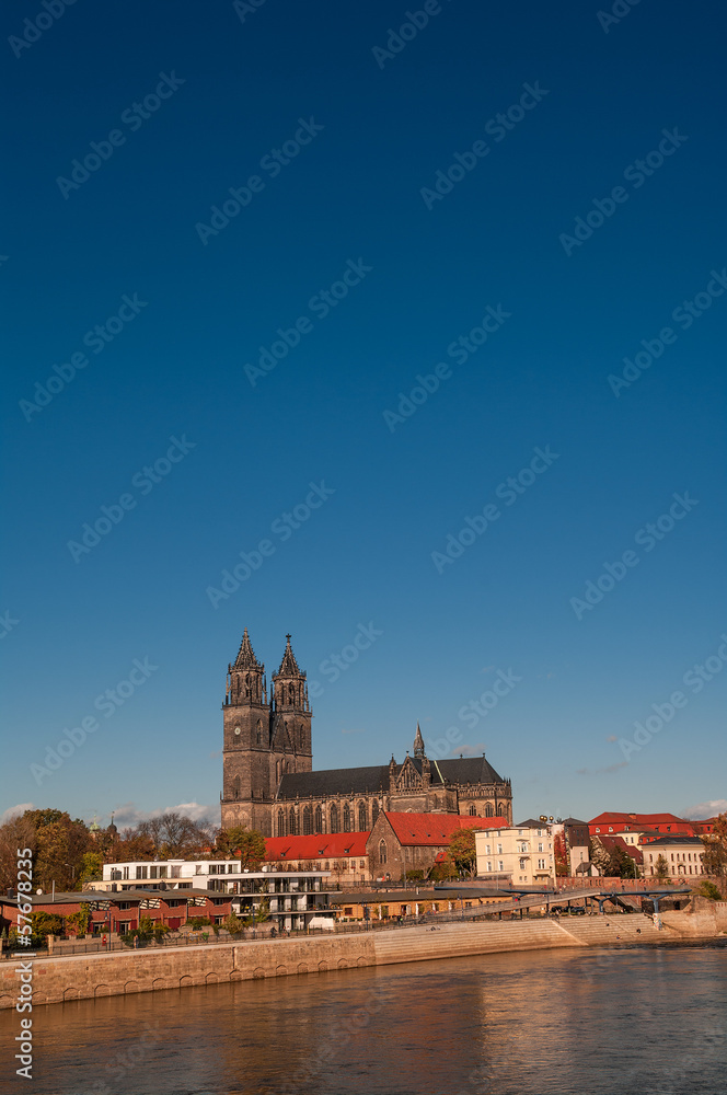 Fototapeta premium Cathedral of Magdeburg at river Elbe, Germany