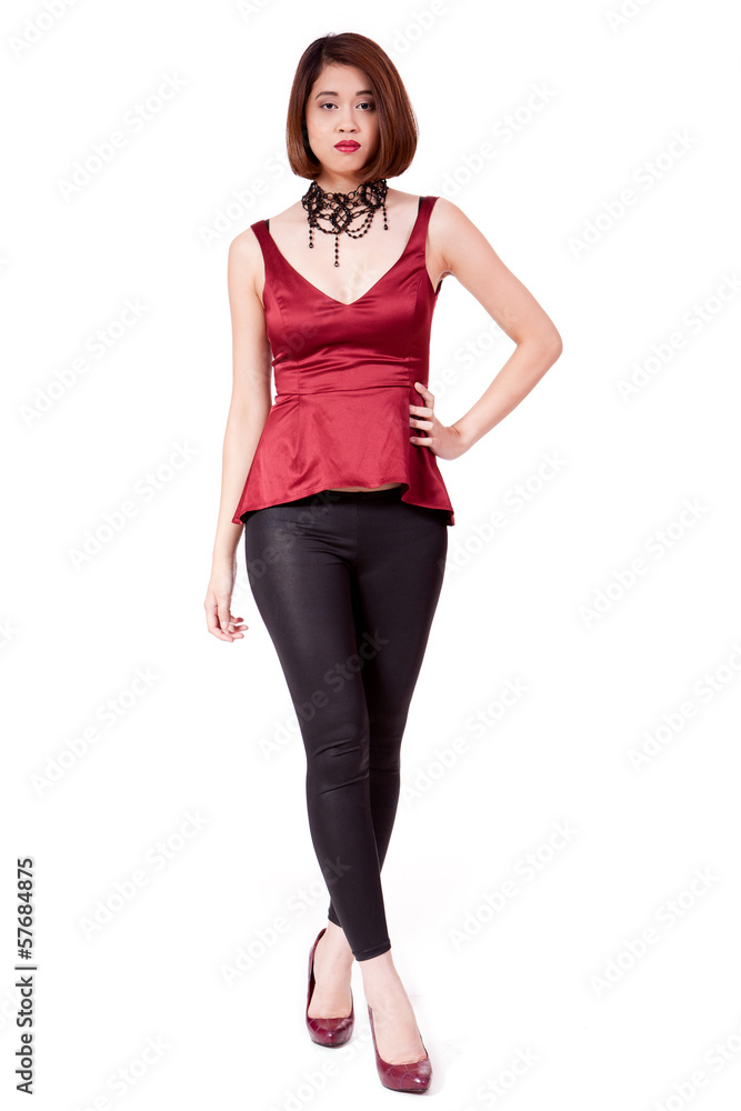 Fototapeta premium junge asiatische attraktive frau mit roten lippen isoliert