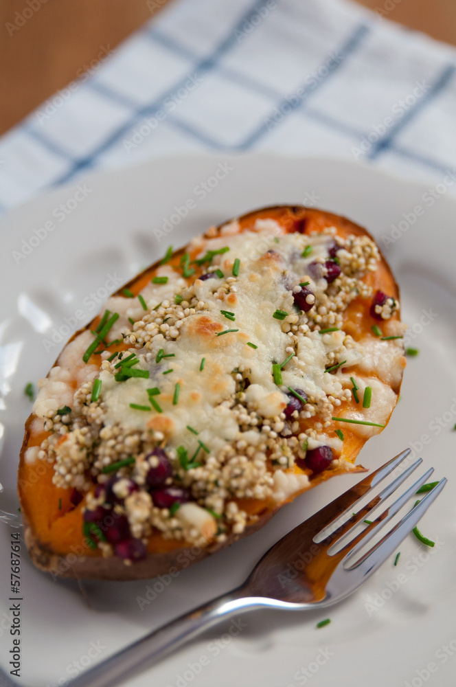 Überbackene Süsskartoffel mit Quinoa Überbackene Süsskartoffel mit Quinoa