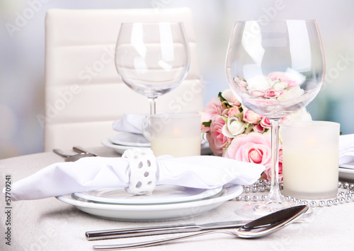 Table arrangement in restaurant