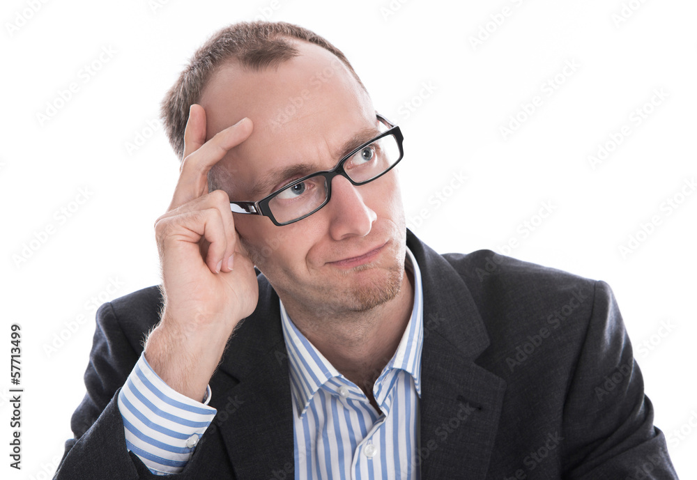 Skeptischer Manager in Anzug, Hemd und Brille Skeptischer Manager in Anzug, Hemd und Brille
