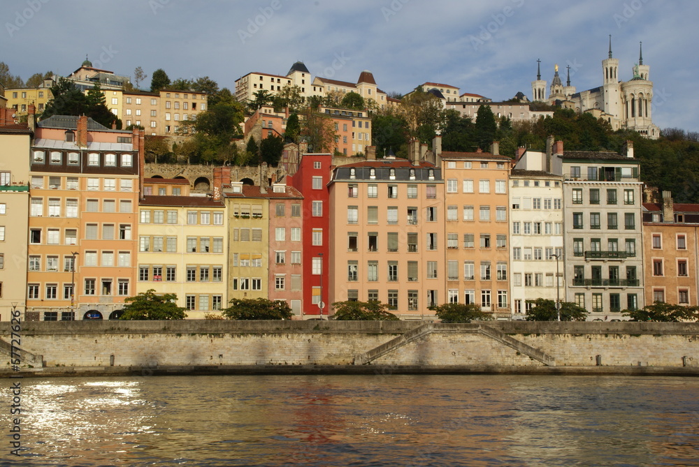 Obraz premium Vues de Lyon entre Rhône et Saône.