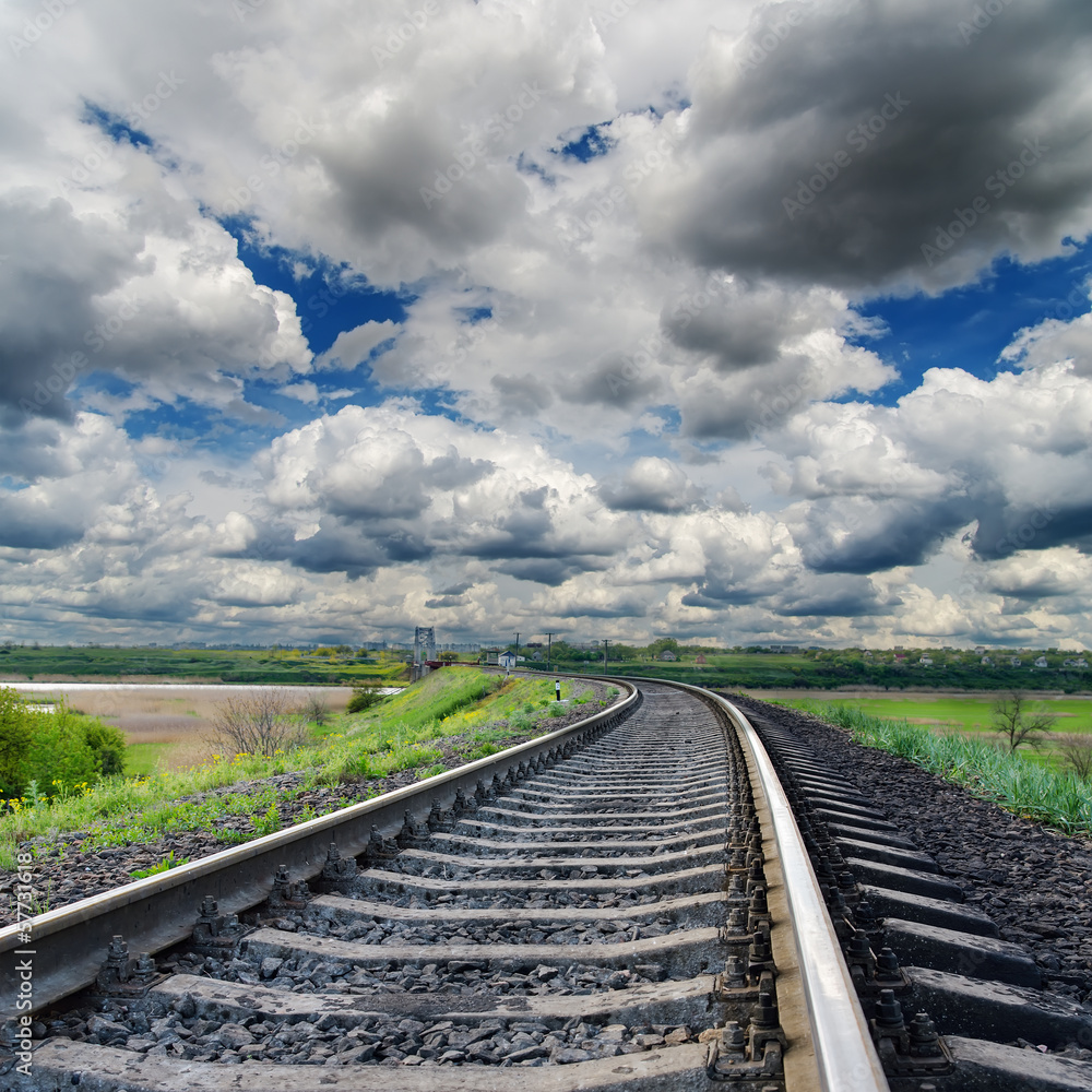 Fototapeta premium dramatic sky and railroad to horizon