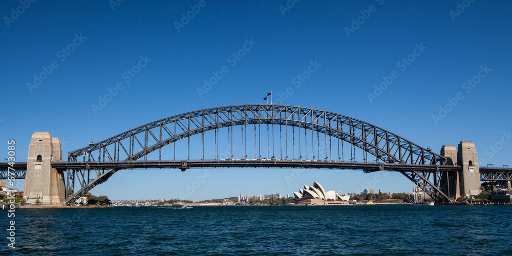 Fototapeta premium Sydney Harbour Bridge on a Clear Day