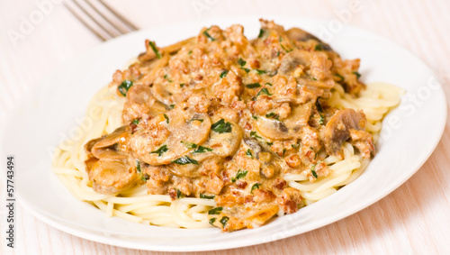 spaghetti with mushroom and minced meat
