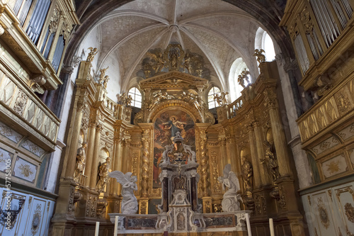 Collegiale of L’isle sur la Sorgue, Luberon, Provence, France photo