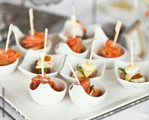 Obraz na płótnie Luxury food and drinks on wedding table. Different sort of canap w salonie