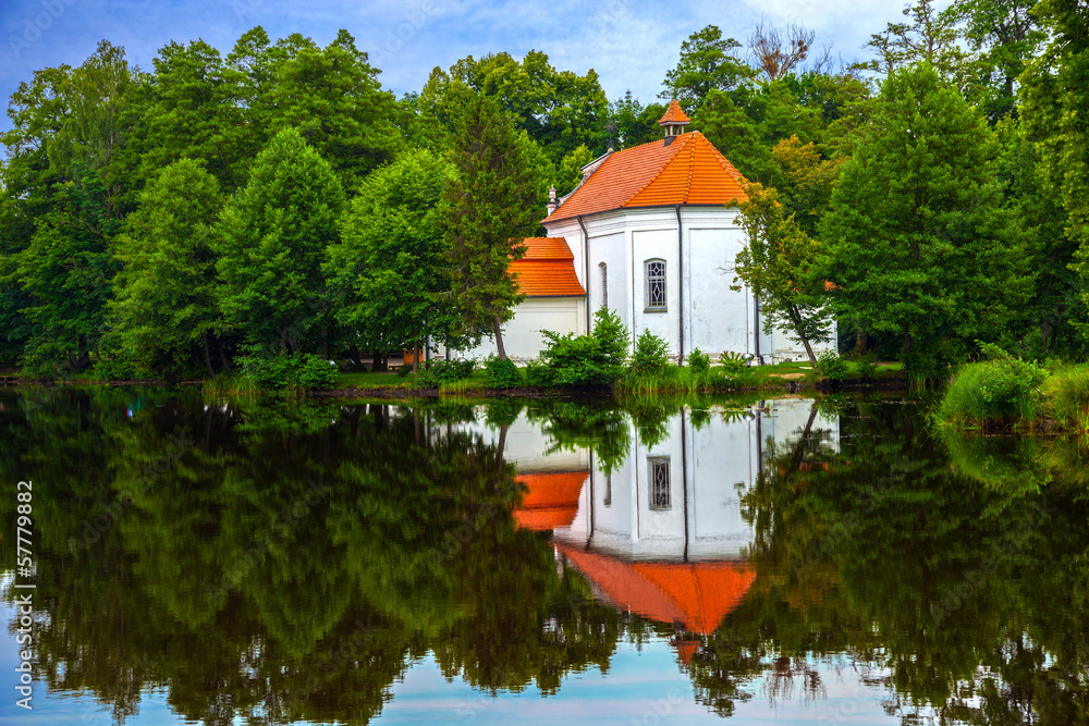Obraz premium Church on the water in Zwierzyniec, Poland.