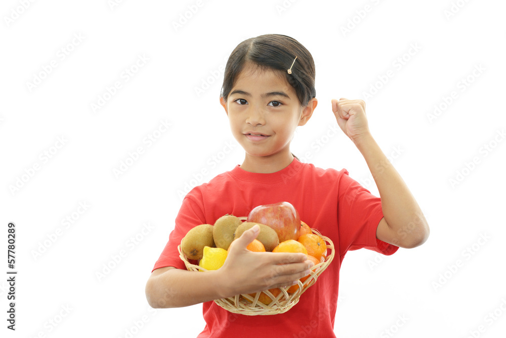 果物を持つ女の子 果物を持つ女の子