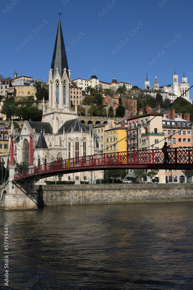 Obraz premium Saint-Georges et la passerelle