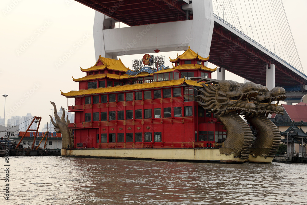 Naklejka premium Dragon ship restaurant on Huangpu river in Shanghai