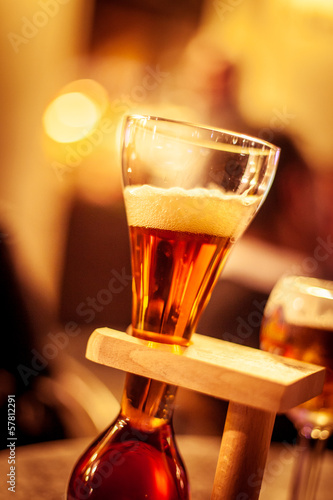 Obraz na płótnie Belgian beer w salonie