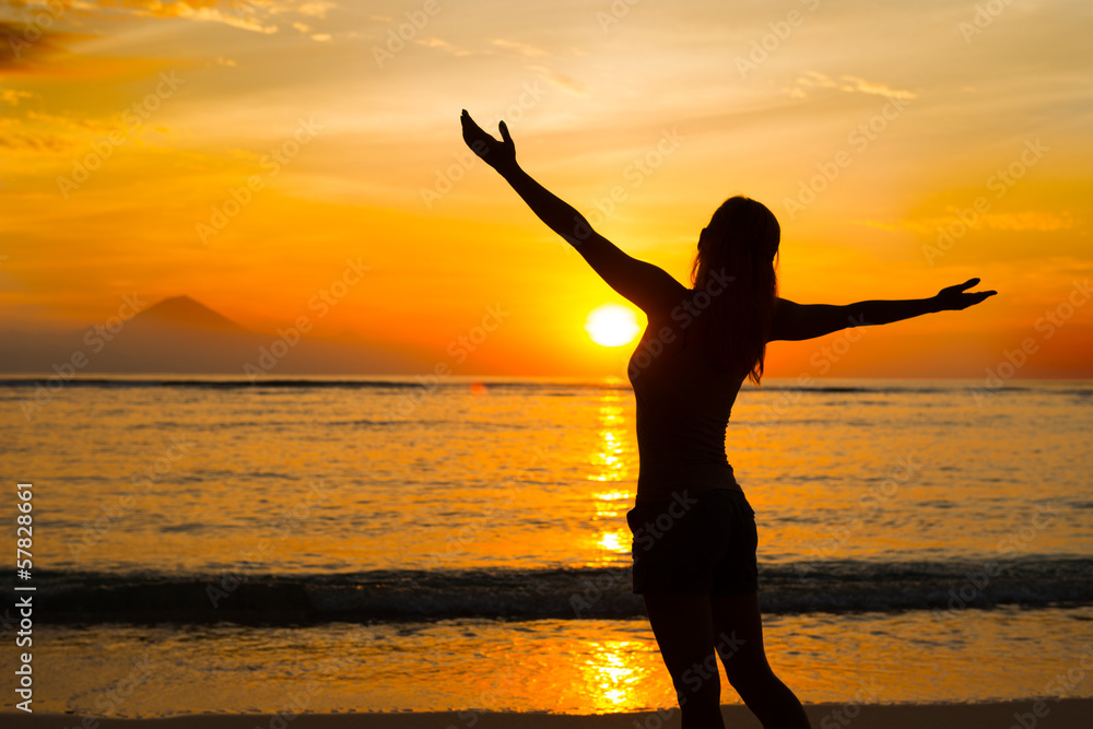Fototapeta premium Woman watching sunset