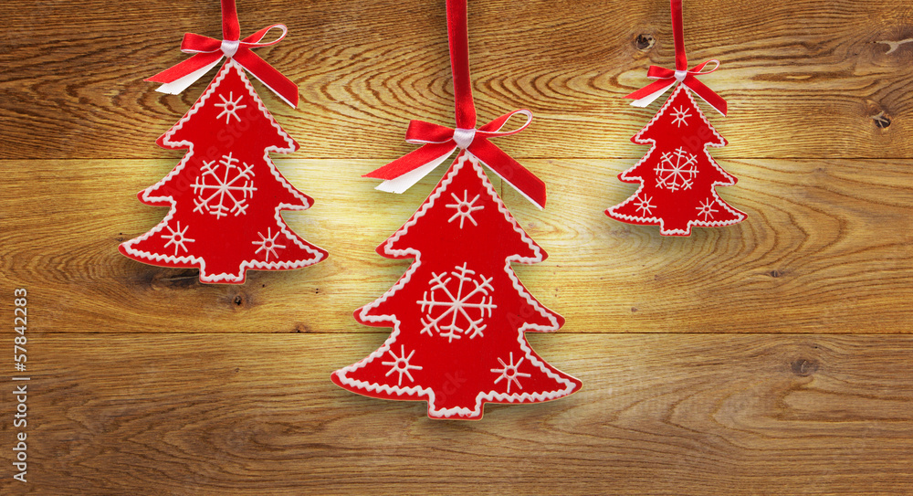 Tannenbaum mit Holzhintergrund Tannenbaum mit Holzhintergrund