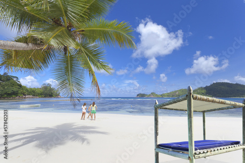 lit de plage aux Seychelles