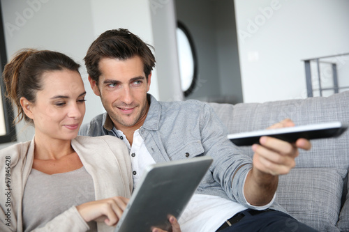 Couple looking for tv program on internet