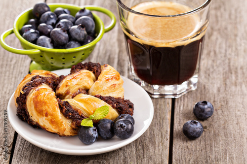 Coffee with fresh blueberries