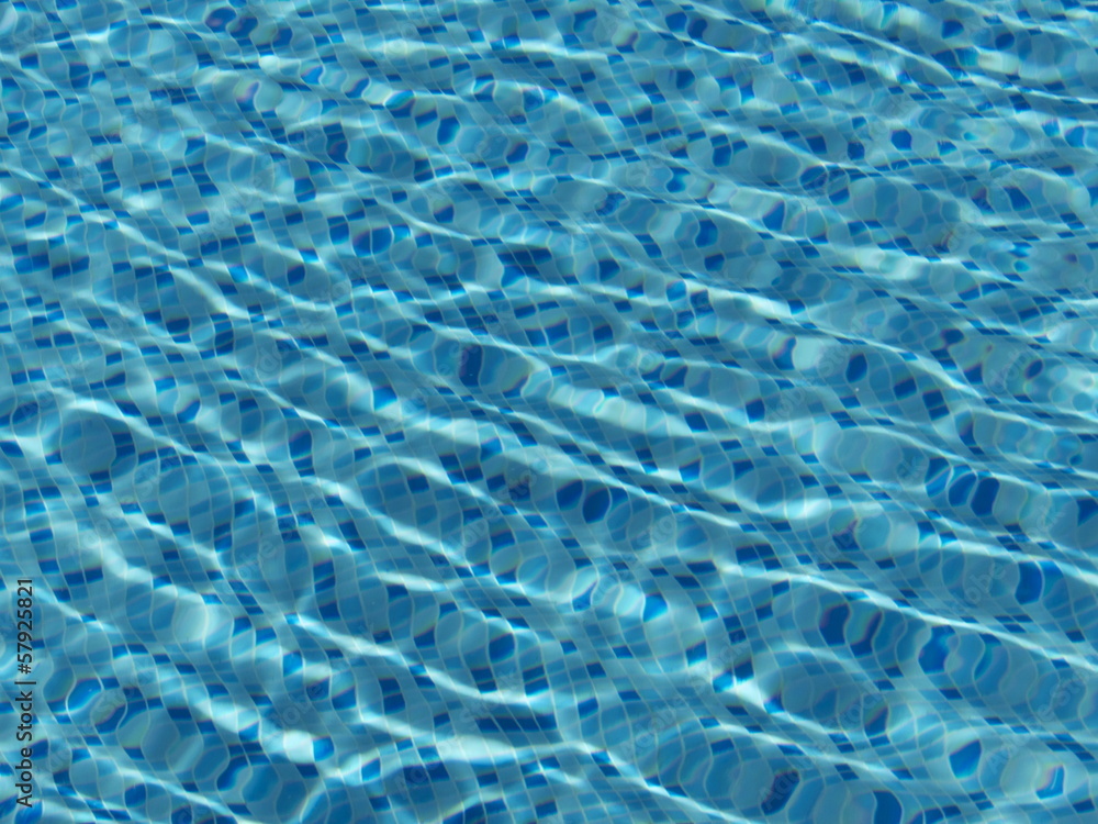Warum Schimmert Ein See Schwarz Und Ein Swimmingpool Hellblau