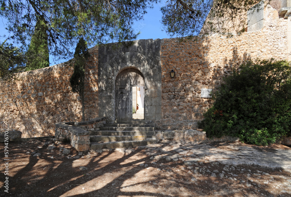 Le portail du sanctuaire Notre-Dame de la Consolation à s'Alquer