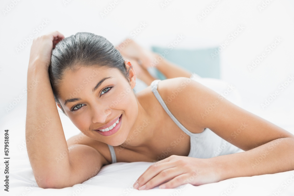Obraz premium Portrait of a pretty woman lying in bed