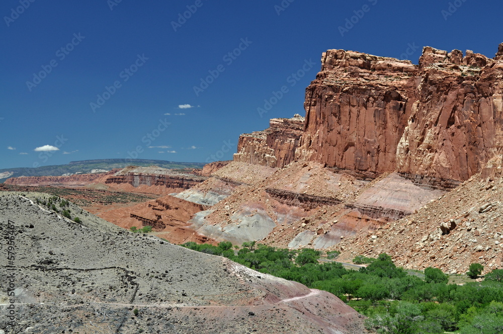 Fototapeta premium cliffs above the green valley