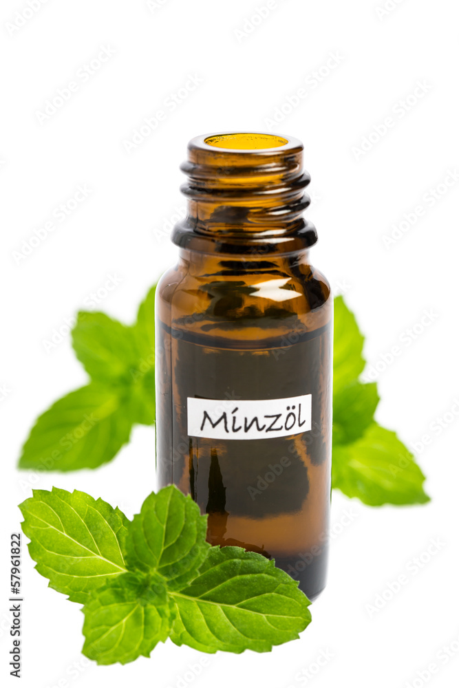 Duftöl Minze auf weißem Hintergrund Duftöl Minze auf weißem Hintergrund