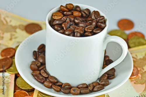 Kaffeebohnen in der Tasse