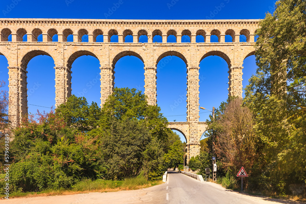 Fototapeta premium Roquefavour historic old aqueduct landmark in Provence, France.