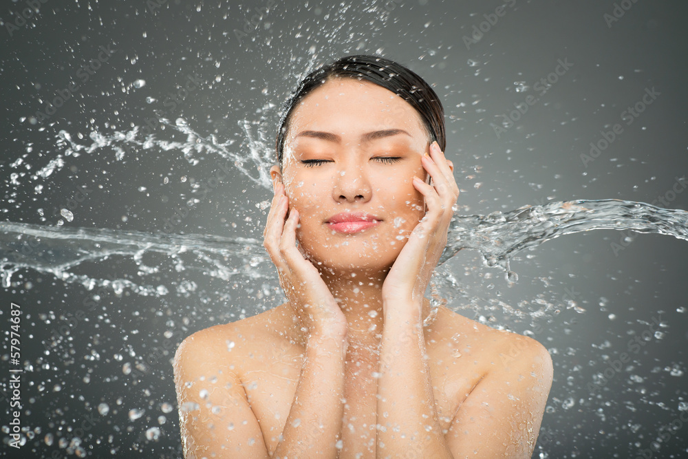 Obraz premium Splash on face