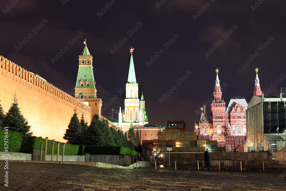 Kremlin wall, Senate tower, Nikolskaya tower, Historical museum