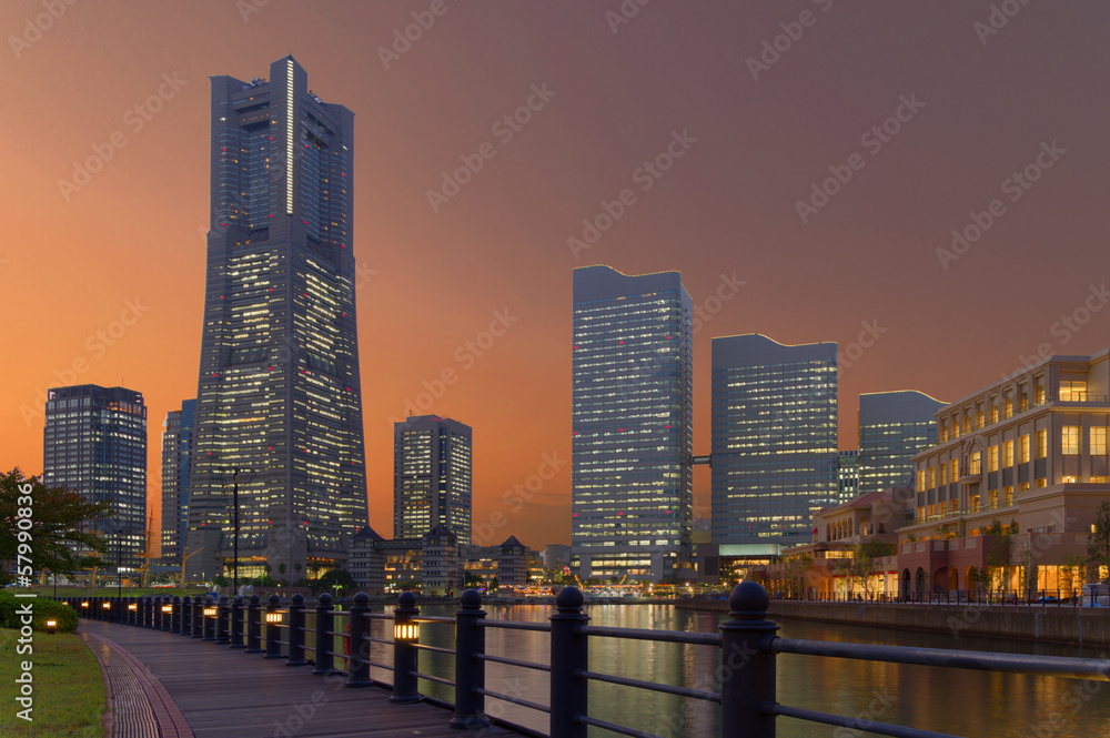 Fototapeta premium 夕方のみなとみらい２１の風景