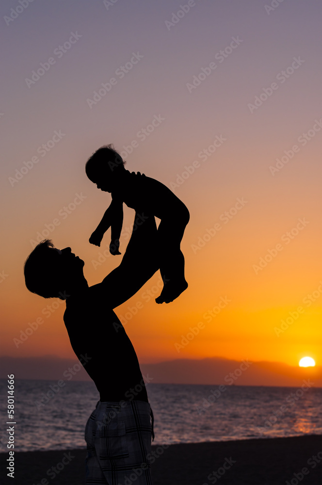 © natalinka29 - Father and little son - silhouettes on beach at sunset © natalinka29 - Father and little son - silhouettes on beach at sunset