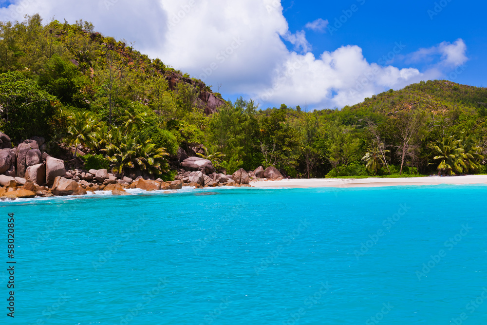 Fototapeta premium Tropical beach at island Praslin Seychelles