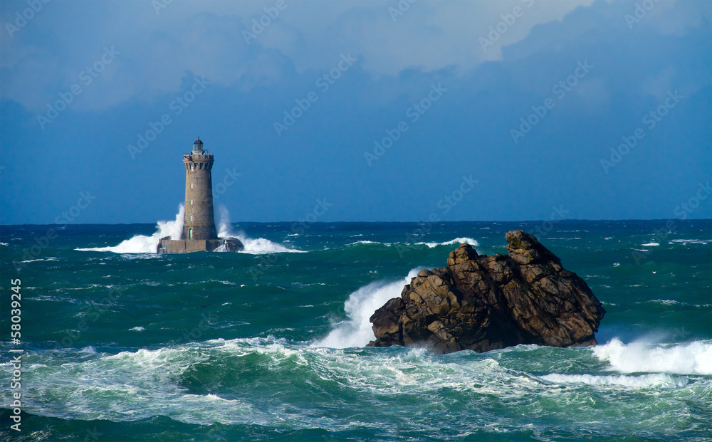 Tempête sur le phare du four, Bretagne