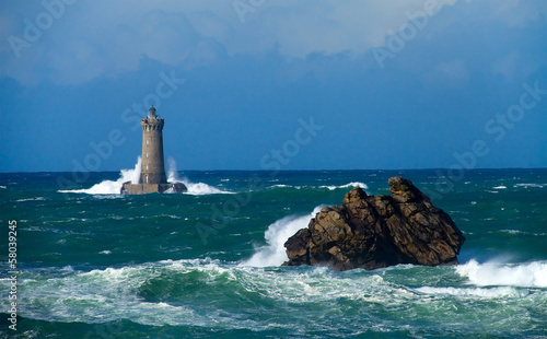 Tempête sur le phare du four, Bretagne